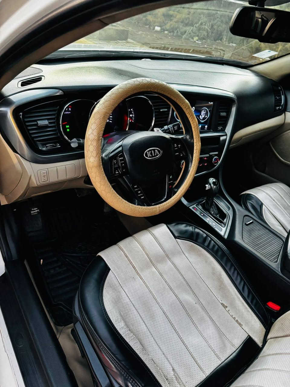 السلام عليكم 
كيا اوبتما 2012  خليجي 
قطعه وحده صبغ اثر شخوط الباقي كفاله 
مكينه 2000 
رقم اربيل الدولي تحويل وكاله
كير مكينه مكفولات
السعر 123
***********
