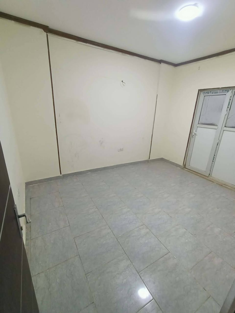 سلام عليكم شقه للرهن مجمع السلام مرحله الولا تحتوي على غرفه نوم داخله اسويت وصاله  ومطبخ وصحيات وستقبال وصطح للستفسار اتصال عل رقم ***********
