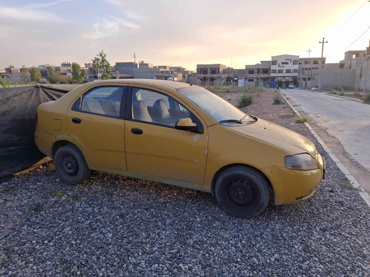 افيو موديل ٢٠٠٥ رقم نينوى انكليزي كابون بانزين اكتروني مكينا استره كير عادي طخمها زين تايرات جدد السيارة بيها معجون بل بابين السايق بدون دواخل شرط واير منيه كلها شغاله السعر ٤٠ وبيها مجال شرط التحويل والوكاله عنوان السياره موصل حي السماح 
***********
***********
