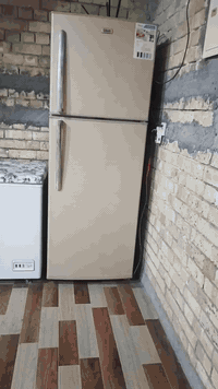 سلام عليكم ثلاجه للبيع السعر 300 مكان ابو غريب المنسيه رقم ***********
