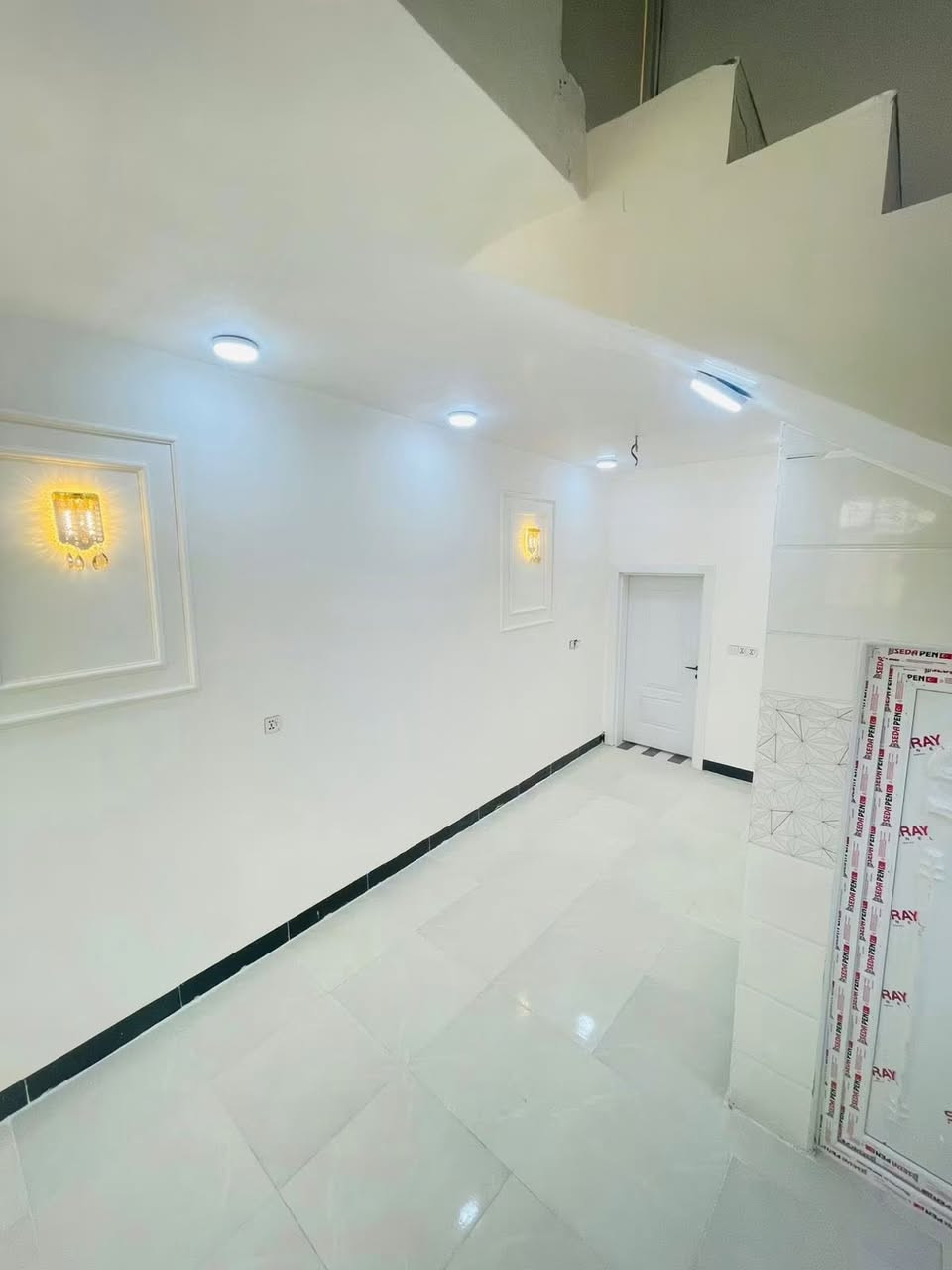يالله بيت البيع المساحه 100متر طابق ونص حي النداء قريب على شارع قنبر شغل جناي مقابيل مول حكايه ***********
