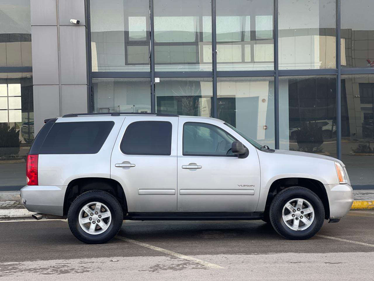 jMC yukon 2011
ئەدەوات
سەیارەکە بێ سەرەتایە
ساخە نە موسە نە بڕاوە
گێڕ و مەکینەی بەشەرت
دوو پارچەی کلێری ئەمریکایە 
دەبڵ ئەکسلە
نرخ ٨٣ معامەلە
ناونیشان سلێمانی 
ژم *********** السليمانية, العراق
