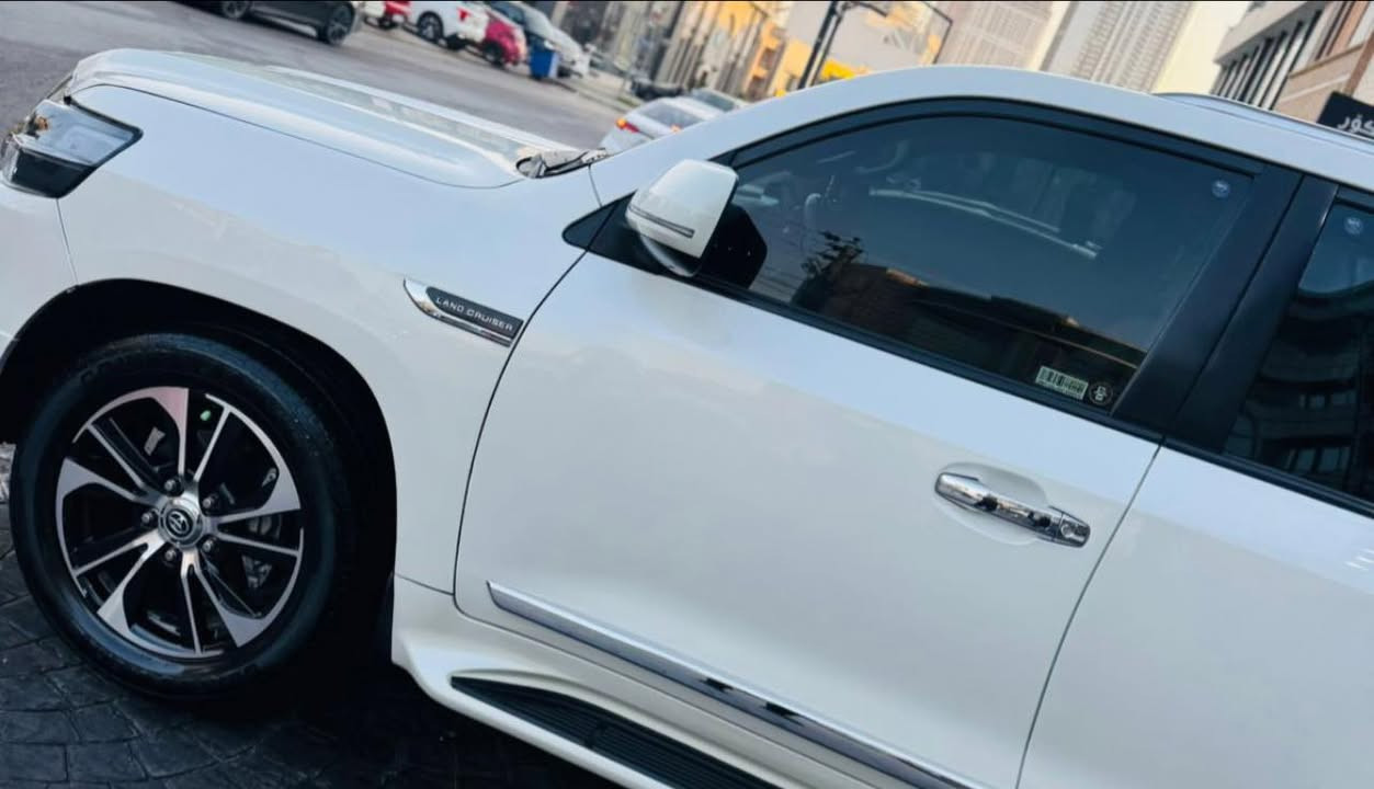 ئۆتۆمبێل: تۆیۆتا لاندکروزر وەنەوشە 

مۆدێل ٢٠١١ 

ســــعر $ یەک کۆمێنـت بکە راســـتەوخۆ بــۆ دێـــت🟢

كامل كراتيه 2021 ناوەوە و دەرێی
سەنەوی هەزە گشتی نوێیە

ژمارەی خاوەن سەیارە👈: ***********
