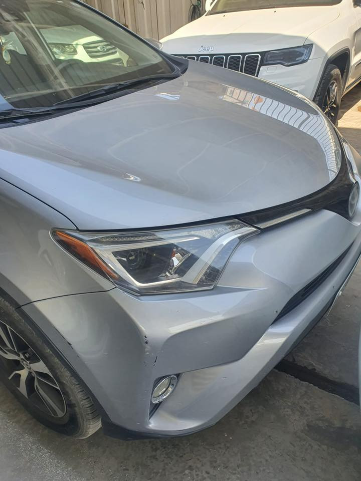 راف فور موديل 2018 اميركي
XLE
كامل مواصفات 
بيها باب تبديل بدون دواخل
ماشي 92 ميل
***********
