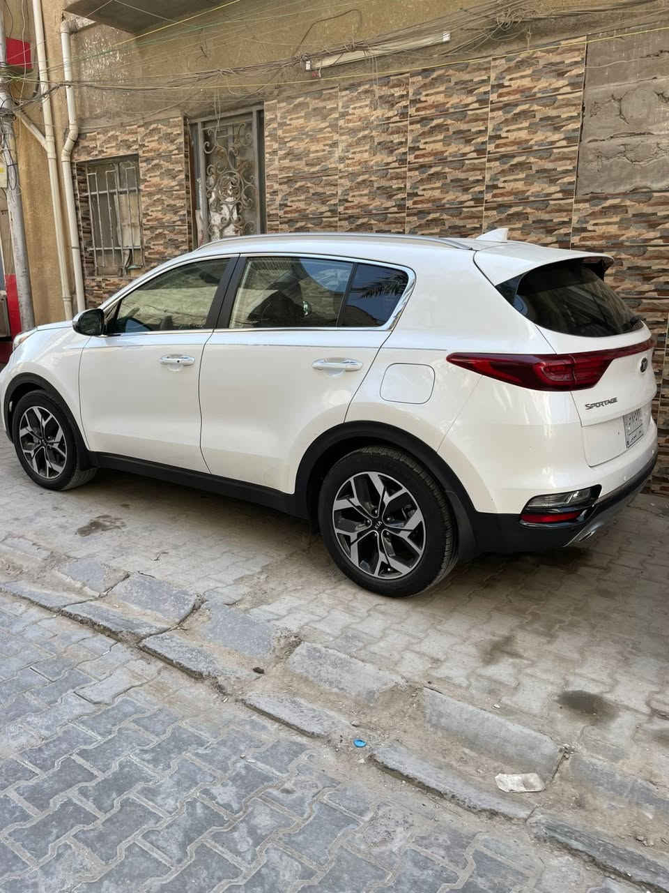 السلام عليكم كيا سبورتج موديل 21 وارد أمريكي 
رقم بغداد 
مواصفات السيارة 
بصمة تشغيل 
بصمة أبواب 
جنطه كهربائيه 
رادارات 
كشنات جلد 
شاشة كبيرة 
محرك 2400 
ماشيه 38 الف 
حادث السياره تبديل جنطه وتعديل بارد بنيد بدون صبغ السياره 

موقع السياره بغداد الوشاش 
مكلف بل نشرالاتصال مع صاحب السيارة 
السعر 175 

0774 499 9188‬
