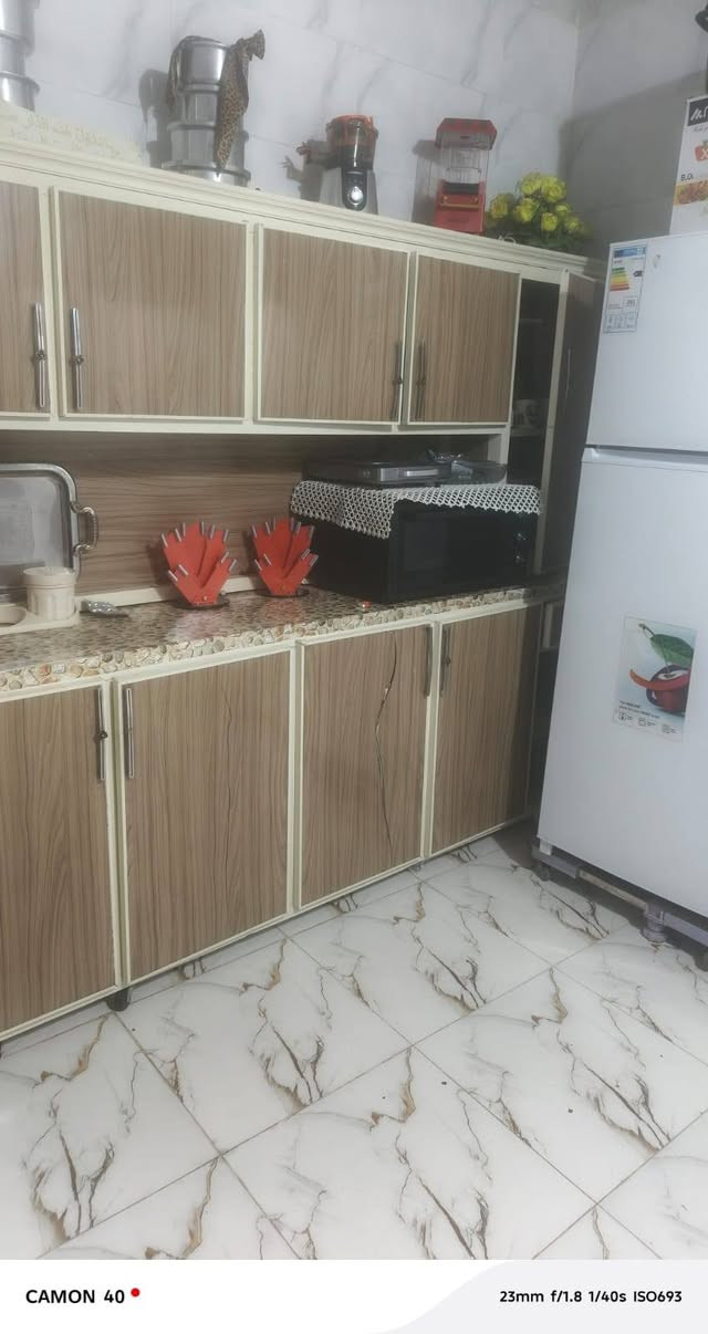 كاونتر للبيع 3 قطع نظيف مابي اي عيب للاستفسار *********** بسعر مناسب وبي مجال
