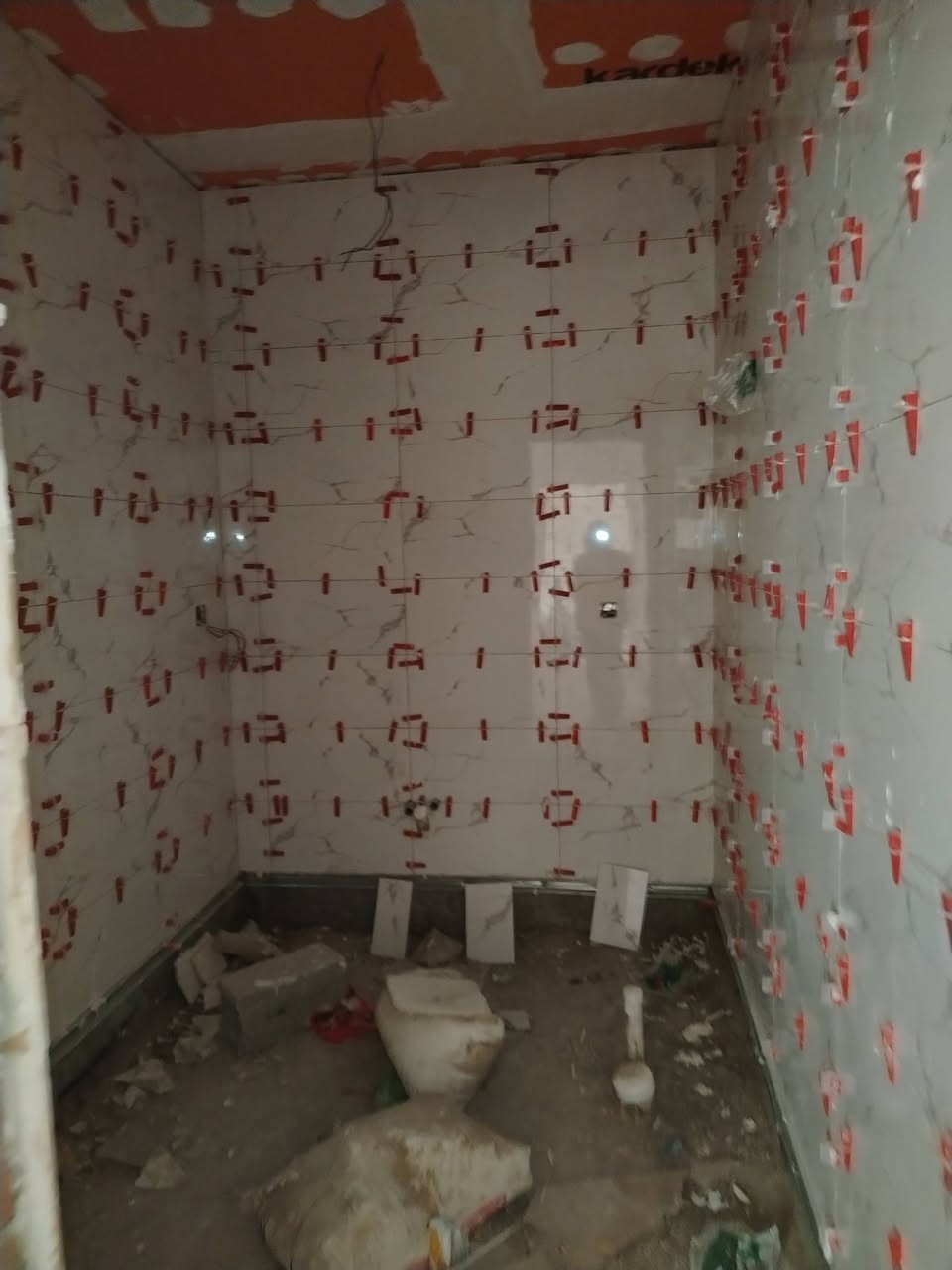 تطبيق وتركيب السيراميك الجداري والأرضيات بدقة واحترافية عالية.
مهارة ممتازة في تغليف الدرج بالسيراميك أو البورسلين.
​تحضير الأسطح وقياس وتحديد الزوايا لضمان استواء العمل (الميزان والوزنية).
​القدرة على العمل وفقاً للمواصفات وأصول الصنعة.
​📍 موقع العمل:
​البياع - شارع 20، بغداد.
​📞 طريقة التقديم:
​للجادين وأصحاب الخبرة، يرجى التواصل مباشرة (اتصال/واتساب) لتحديد موعد للمعاينة والاتفاق على الأجر:
​رقم الهاتف: ***********..
