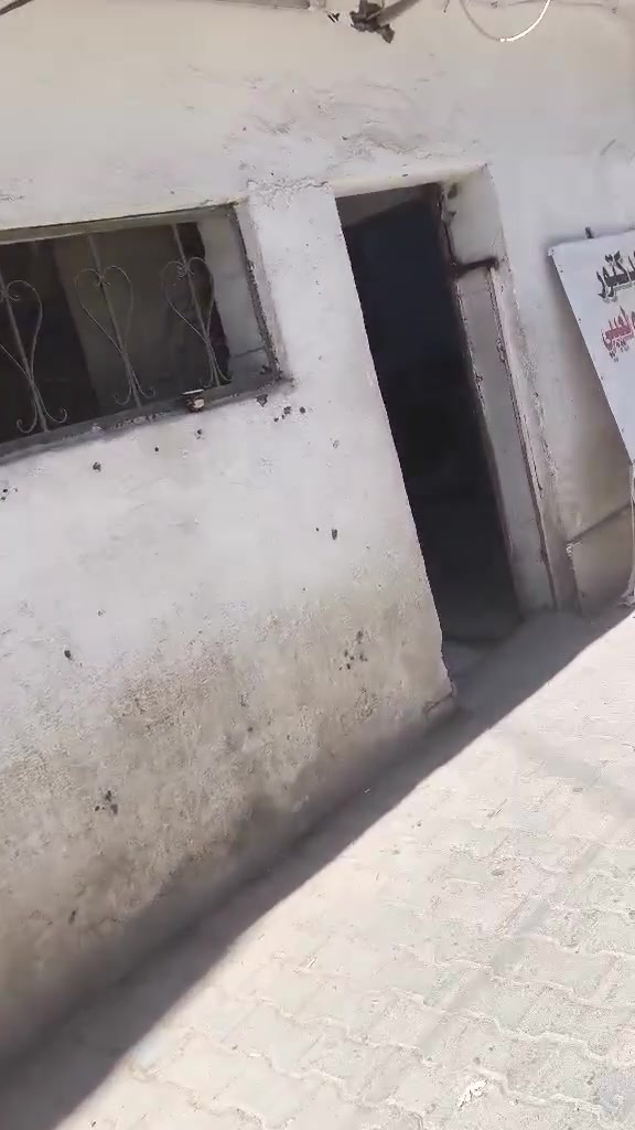 السلام عليكم
بيت للبيع يتكون من غرفتين وهول واستقبال حمام داخلي وخارجي ومطبخ  بغداد قضاء المحمودية تحديداً منطقة الجديدة مجاور ملك الاسعار بفرع دكتور عماد والمضمدة ام مروة موقع تجاري ويصلح عمارة اطباء لان فرع كلة دكاترة 15 متر للشارع العام واجهة 7ونص والنزال 15 بالسند 97 واقع حال 114 باقي التفاصيل خاص او الاتصال ع هاذة الرقم 
 ***********
 او

