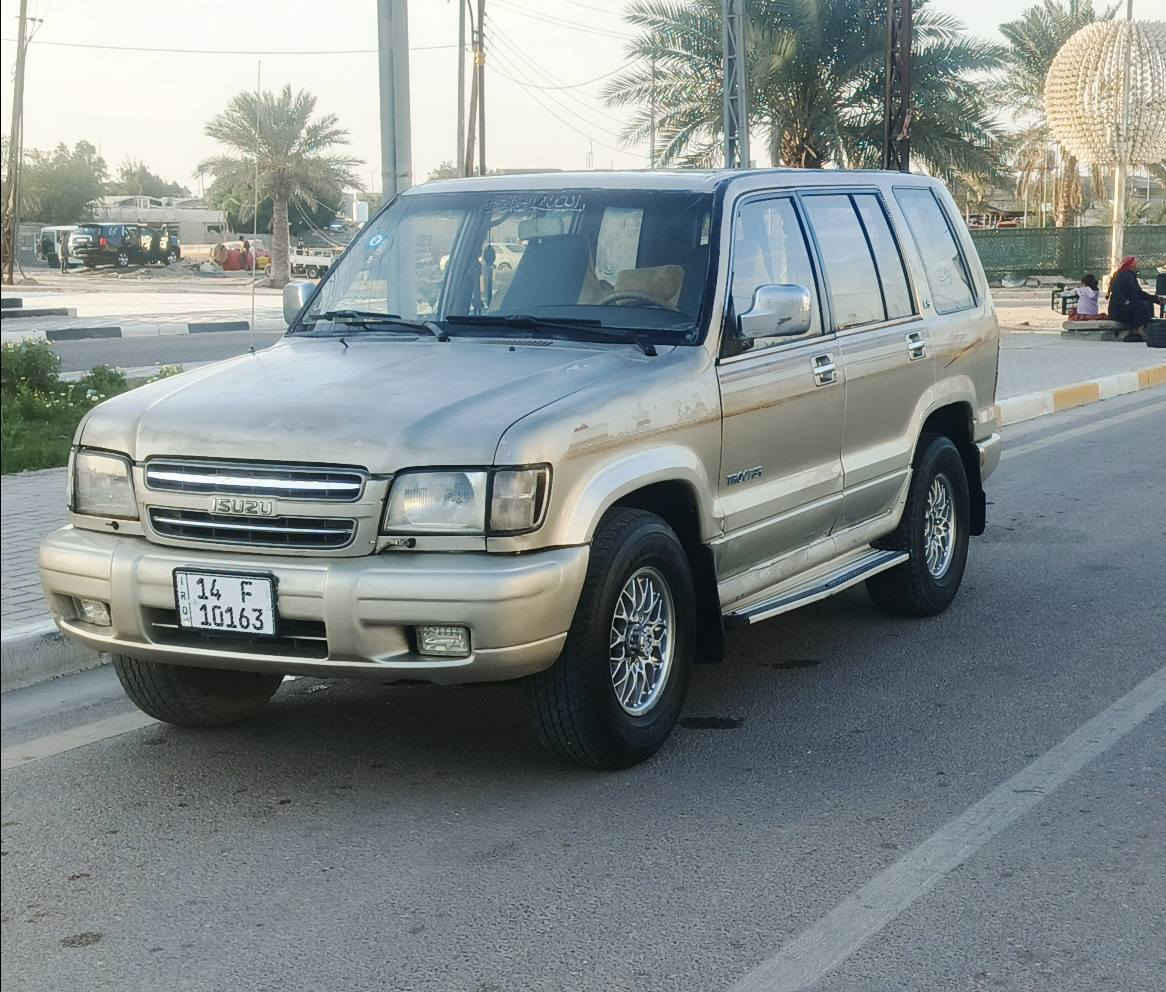 ازوزه ياباني مديل 2003  سعر 58 وقابل لتفاوض للاستفسار أكثر تصل *********** سياره مكفوله من الضربه وتبديل بيه رشات صبق جماليه أثر جراد وشخوط مكينه محور فيفيتي 3000 وكير أوتوماتيك 
مواصفات7راكب داخل بيجي سنترلك تبريد   رقم بصره نكليزي هزه جديه سنويه لل30 وشرط تحويل 
سياره جديده واي نقص مابيها مكان البصره تصل رقم صاحبها فوك مكلف بنشر البصرة, العراق
