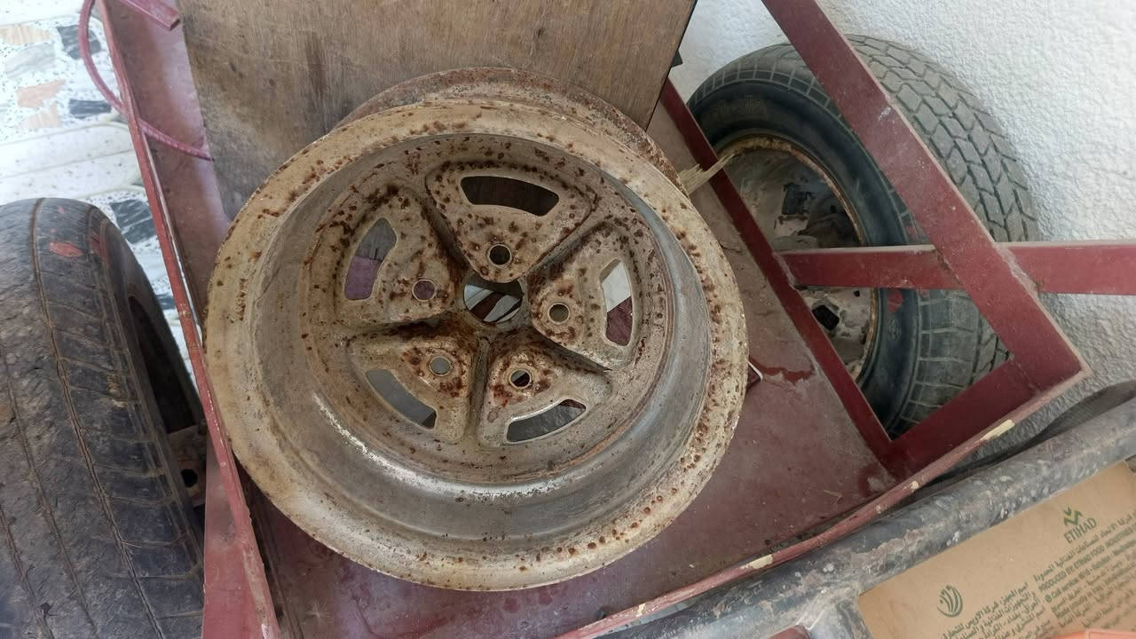 غراض للبيع المكان حي سومر 
مبردة علماً الماطور عاطل 
مكينة لحيم شغاله
ويل 
تواليت غربي 
عربانة 
منگنة


**إذا كنت صاحب هذا الإعلان وتريد حذفه لأي سبب، رجاءا أرسل رسالة إلى الدعم الفني**