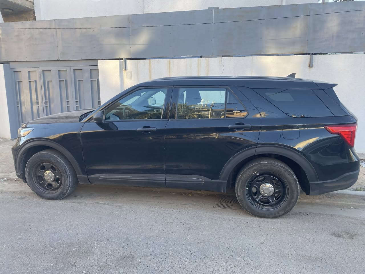 سلام عليكم
للبيع /فورد / اكسبلور
السعر / 175 $
موديل/ 2022
اللون / اسود 
وارد امريكي
محرك / 6 سلندر / 3300 
العداد / 28 الف
رقم الشاصي / 1FM5K8ABONGB46455
رقم كربلاء / دولي
المواصفات / بوليسي
للتواصل / ***********
