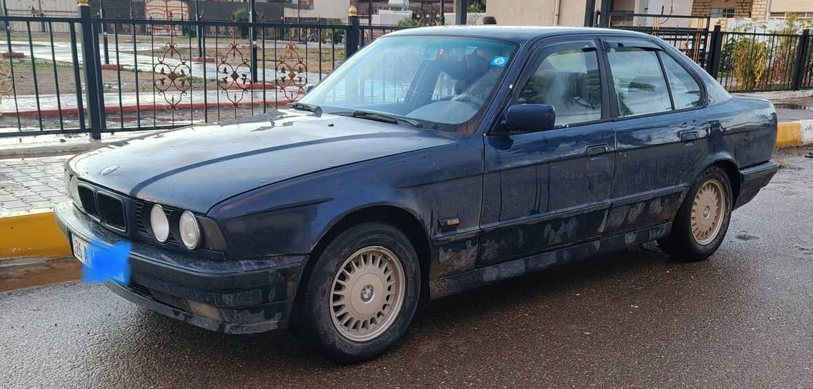 بي ام 525 مسكر فانوس موديل 90 رقم صلاح الدين انكليزي باسمي تدفئة تبريد محرك گير كهربائيات نظيفات السعر 55$ وبيها مجال 
***********
