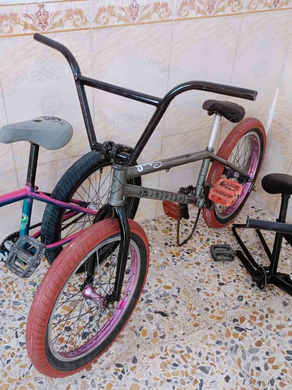 سلام عليكم
WTHPEOPLE للبيع
 ماركه قويه ومعروفه وزن خفيف وقوه
الجسد ستوه دخل للعراق🔥
 لونه مميز متغير🌈
عليه اغراض ستيرن اربع قطع
رگبه ماعرف نوعها بس حديثه  ماشه فولوم وياله مشن تايرات اينوفا حجم 40 سرج ويذبيبل قرص كولت 
عيبه بس ذراعات تك منهن بي لحيم🛑 
توصيل جميع محافضات العراق✅
رقمي ***********
