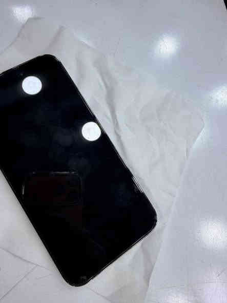 ايفون ١٤برو ماكس  نضافه 100% بطاريه ٨٥ مشكله فقط بطرايه تعبت بس جهاز فووول من كولشي. اتصال ***********
