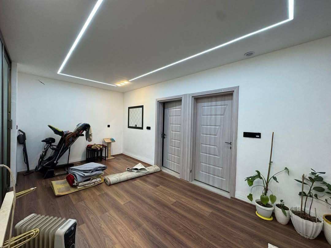 #دارللبيع .🏠  رقم بلدية 
#المساحة :-  200 متر
#واجهة  الدار : 10 متر
#الموقع :-  الحرية خلف بيت رزكار تبلوو

#تفاصيل الدار 🏡 
_ ط/١
- استقبال 
- هول 
- غرفتين نووم
- مطبخ بارد
- مطبخ حار 
- صحيات 
- كراج سيارة.
- درج داخلي
- بيتونة

   #للأستفسار الأتصال على الارقام التالية :-🔶️
 📞 *********** 📲
 📞 *********** 📲
أو مراسلتنا عبر { فايبر ــــ وتساب ــــ 📲} 
أو مراجعة #مكتب شوان للعقارات والمقاولات الكائن في الحرية علاء سايدين بنجاعلي مقابل جامع عبداللة و حديقة مثلاث
{  #نتشرف #بزيارتكم }
