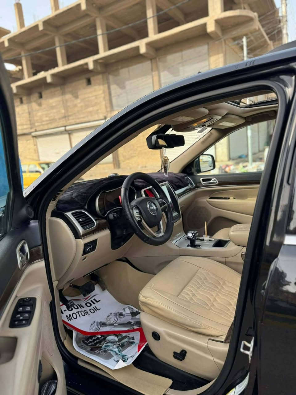 جيب فول مواصفات بنوراما 
تو ويل مكينة 3600
ماشية 129
كير مكينة كفالة 
فول مواصفات 
محدثة اس ار تي 
حادث جدا بسيط جاملغ صبغ 
وبلعراق انطخن بابين وبدلتهن وكالة 
بدون دواخل بدون شواصي 
السيارة موديل 2015 مرمزة 2019 مشمولة بقرار 102 مفحوصة بالمرور وبيهة كتاب محال للكمارك لغرض دفع الرسم وتنزيل الموديل 
هزة وسنوية 2030 باسمي تحويل او وكالة ثاني يوم 
السعر 133 مع مجال قليل 
للاستفسار ‏
‏‪***********‬‏

