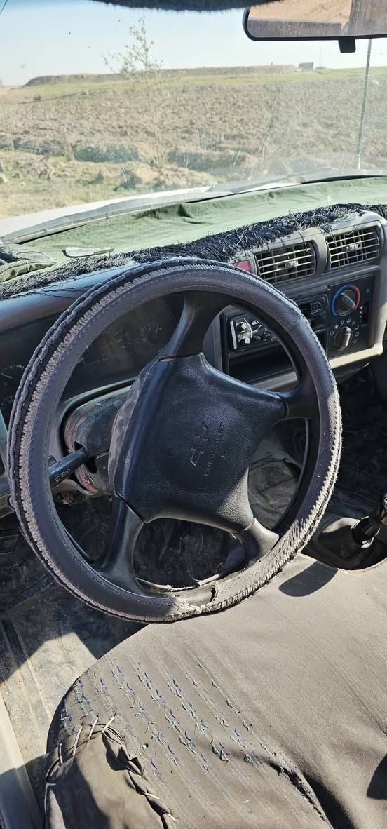 شوفرليت موديل 1998
شرط تحويل الوكيل موجود وبيها وكاله عامه 
كير محرك خمسة وثمانين 
السعر 25  ورقة وبي مجال
 ***********
