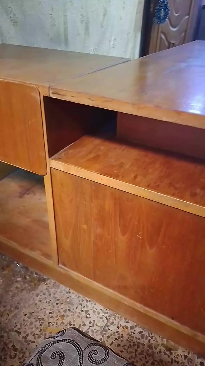 مكتب للبيع الاتصال ***********
