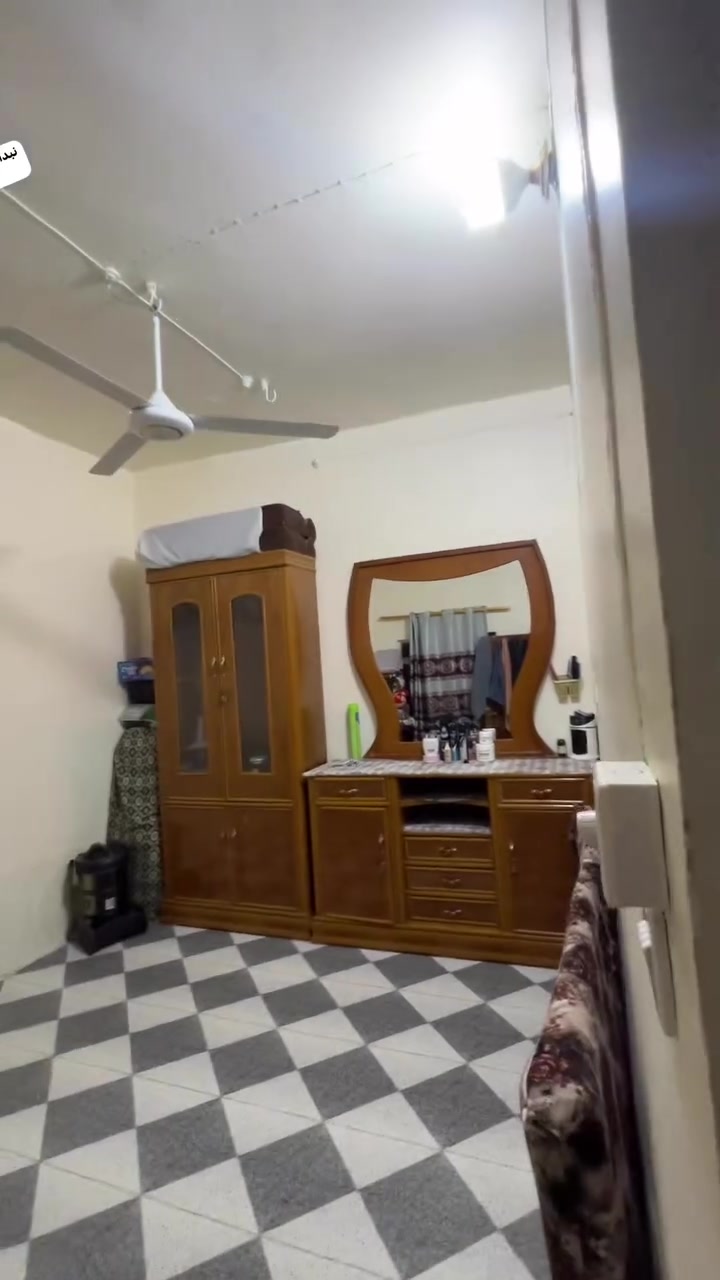 البيت لبيع 
مساحه ١٢٠
غرفتين
صاله
مطبخ
مكشوفه ع طول غرف
مخزن صغير 
كراج سياره 
عنوان نجف كوفه ١٧ تموز قرب دور حوزه
يبعد عن شارع ١٠٠ متر 
سعر ٢٩ بي مجال 
***********
