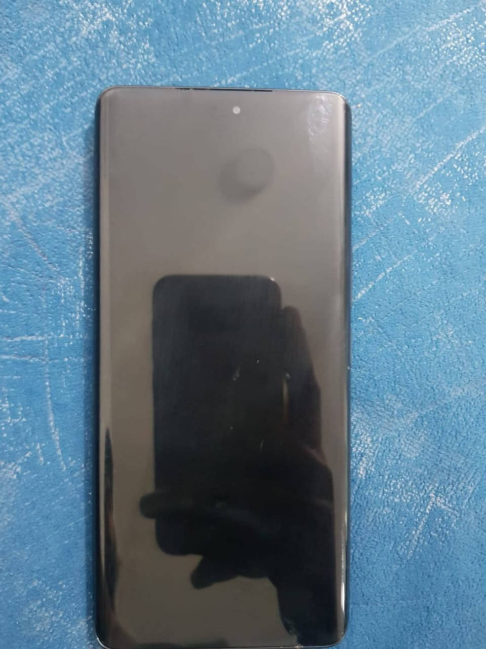 📱 للبيع موبايل Honor X9c
- RAM: 12GB
- الذاكرة: 256GB
- المعالج: Snapdragon 6 Gen 1
- البطارية: 6600mAh قوية
- الاستعمال: حوالي 4 أشهر فقط

✅ حالة الجهاز:

- الشاشة نظيفة بدون خدوش
- ظهر الجهاز نظيف
- الجهاز يشتغل ممتاز

⚠️ ملاحظة:
يوجد خدوش خفيفة جدًا على عدسة الكاميرا الخلفية بسبب سقوط سابق لكنها صغيرة وما تأثر على الاستخدام.

💰 السعر: 290 ألف دينار قابل للنقاش


**إذا كنت صاحب هذا الإعلان وتريد حذفه لأي سبب، رجاءا أرسل رسالة إلى الدعم الفني**