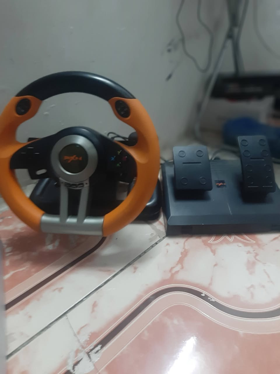 السلام عليك عندي دركسون للبيع
النوع px3 يشتغل على PC والبلي٤و٣ واكس بوكس ون واكس وسيري اس 
السعر 70وبي مجال
للتواصل ***********
