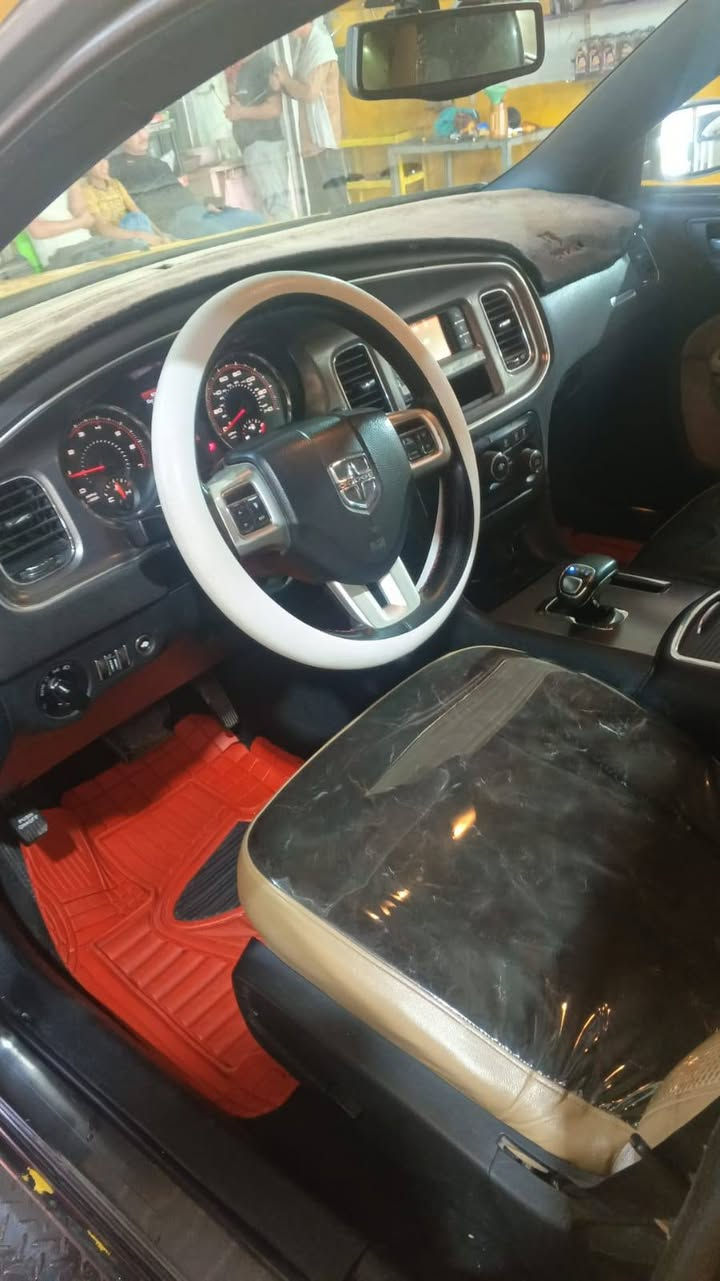 السلام عليكم.
جارجر 2014  
حادث بيبان اثنين
رقم بغداد الاماني
خط السياره نجف، بصره
سياره جهازه
مكان السياره نجف
السعر 155$ بيه مجال 
او مراوس حسب القناعه
وتساب فقط ***********
