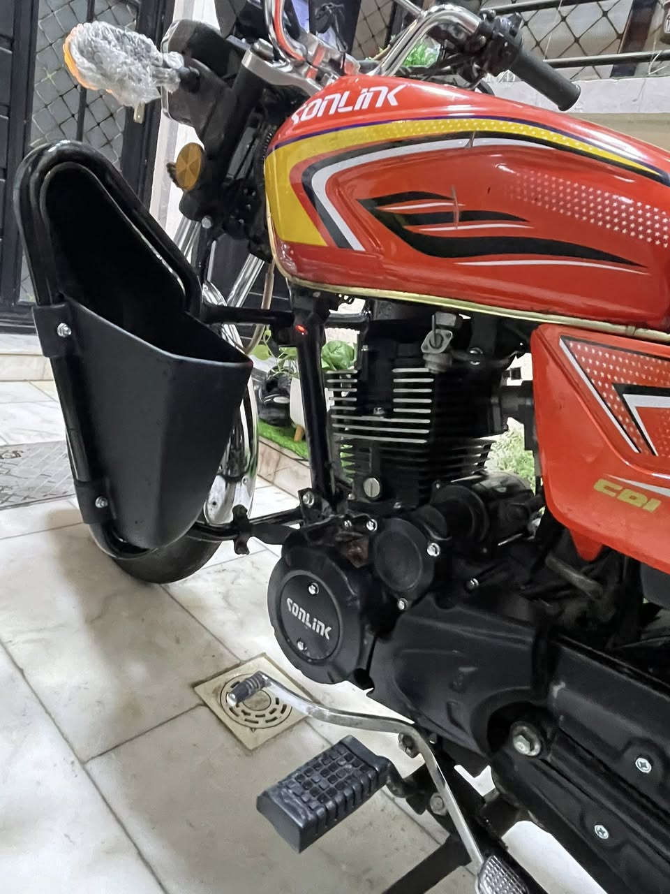 السلام عليكم للبيع سونك 2025 تشغيل عن بعد محرك مكفول تايرات جدد دبلات جدد سرعه 160 كهربايات كلها شغاله نص نكره سلف الدراجه بحالت الوكاله مصارلها هواي من نازله من المعرض الدراجه كفالى عامه السعر { 850 } *********** بغداد/ الكريعات
