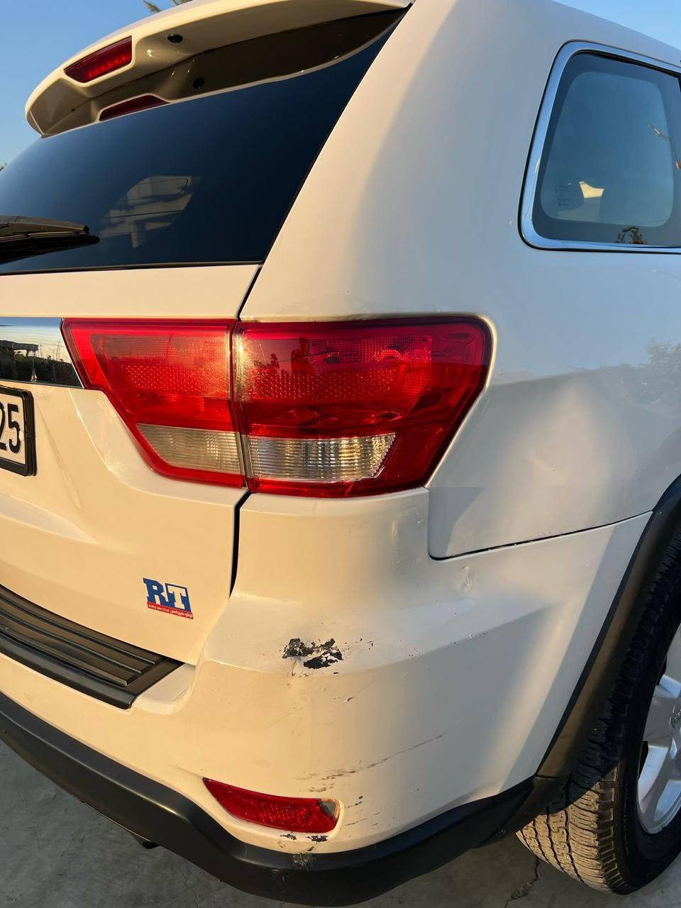 جيب موديل 2011
بيها صبغ چاملغ الأيسر صبغ فقط 
محرك مَفتوح 
بدون تنقيص ولا تبخير
صدر گير تايرات / شرط 
تبريد تدفئة
رقم سليمانيه دولي 
ماشيه 357 الف

السعر 150$ 

***********
