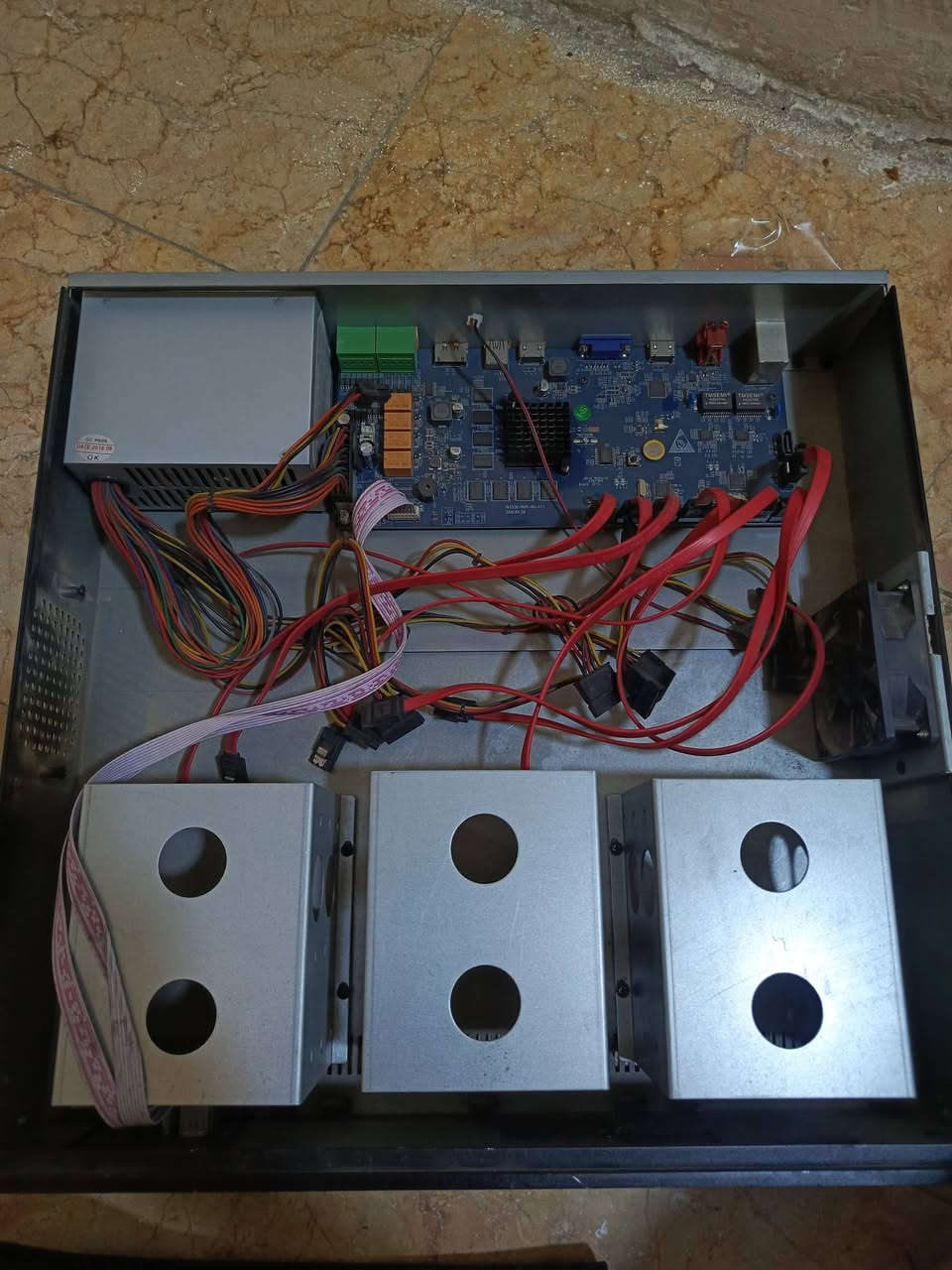 جهاز NVR 64 قناة موديل NVR3664L
شغال ممتاز
يدعم كاميرات مراقبة IP
مع ملحقاته / بدون هارد 
السعر خاص /السعر خاص


**إذا كنت صاحب هذا الإعلان وتريد حذفه لأي سبب، رجاءا أرسل رسالة إلى الدعم الفني**