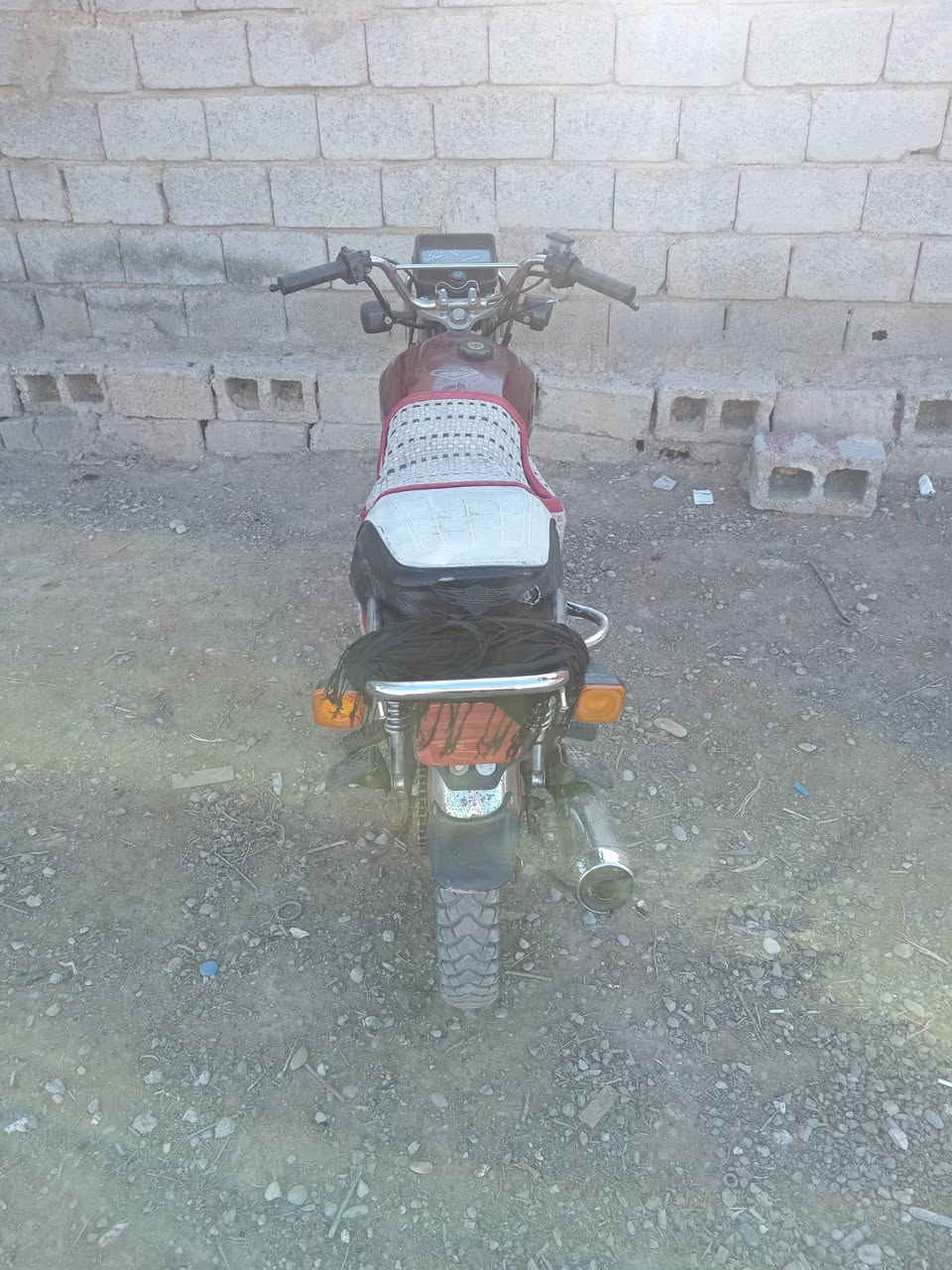 سلام عليكم دراجه سيفان موديل 21 مكينه برغي ممفتوح كفاله شلع تاكل الكاع 450  الف نقص باتري وجاملغ امامي فقط ***********
