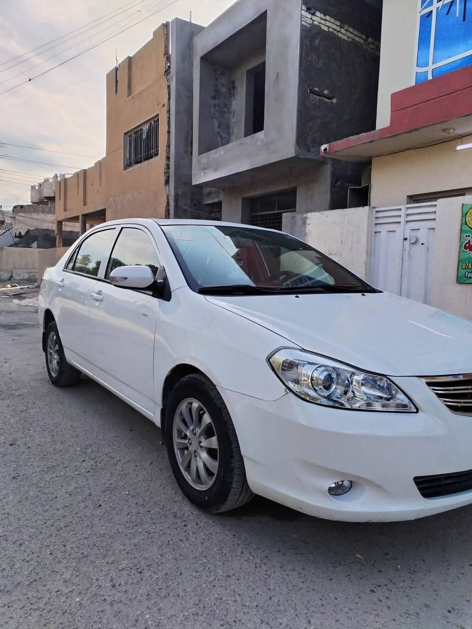 سلام عليكم للبيع سيارة بي واي دي 
  G3 2013 سيارة نضيفة  
سيارة مابيهة اي نقص كهرباء كولة شغال تبريد 
سنوية بسمي رقم نكليزي اي غرامة ما عليهة مكان بغداد 
سعرهة ب 58 وبيهة مجال ***********
