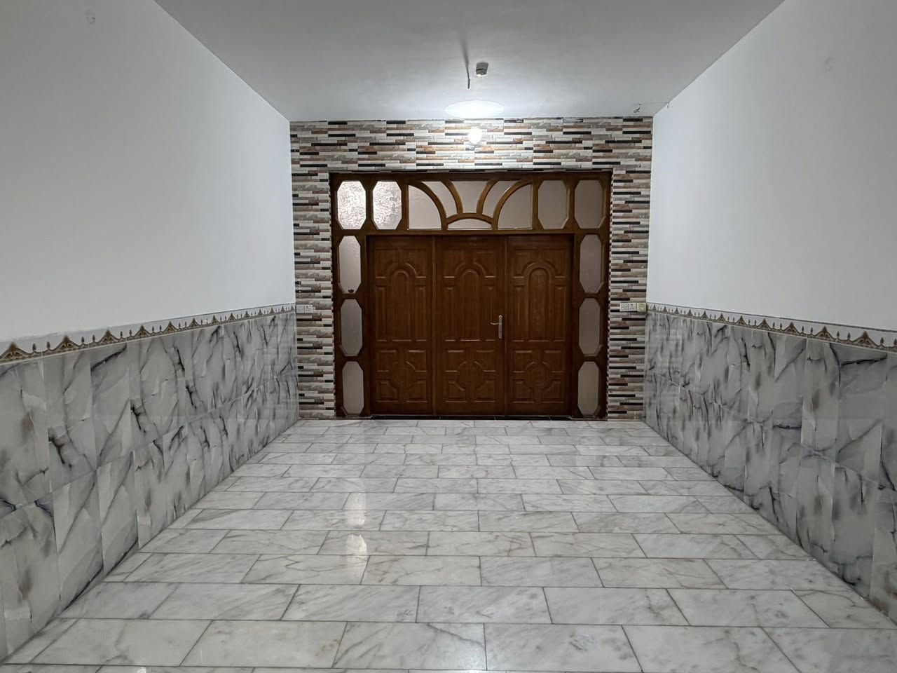 🏠 / دار للبيع مساحه ١٦٨.٧٥ م طابو صرف

            واجهه ٧.٥ م / نزال ٢٢.٥ م 

🧱 بناء حديث بحاله جيده 
الدار فارغ تسليم مباشر للمشتري

الطابق الاول / مطبخ . أستقبال . هول . غرفه . مجمع صحيات . كراج . حديقه 

الطابق الثاني / غرفتين . هول . مجمع صحيات 

🌍 الموقع / الجمعيه خلف مطعم أيوب

للأستفسار أكثر مراجعة مكتب 
#عقارات_أراضي_بابل_الخضراء للمقاولات العامه والتصاميم الهندسية
 
🔸في حال عدم الرد نرجو ارسال رساله على الواتساب
 .
شارع ٦٠ .. عمود ٣٠٠ .. مقابل أستدارة علي بقلي 
الشيخ حازم 
وسام محمد 
أبو حيدر / ***********
