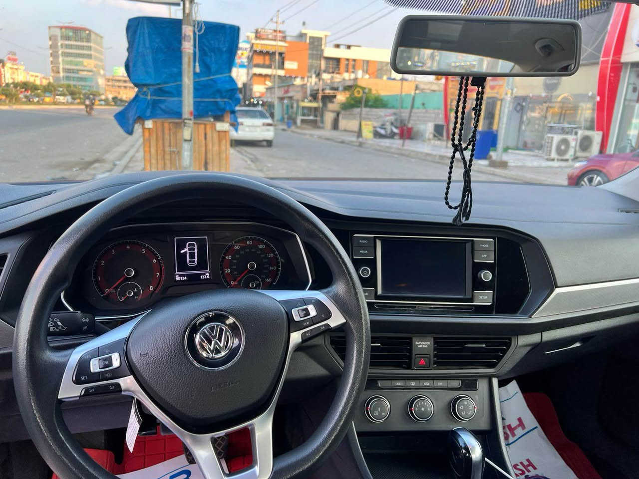 السلام عليكم 
بيع مستعجل اخوان جيتا 2019 سيارة كلش حلوة ونضيفة مواصفات شاشة جبيرة رادار امامي وخلفي تحكمات ستيرن هاند بريك بصمة اوتو بارك وبعد بي مواصفات بدون دواخل بدون ايرباك تخم تايرات جديدة وضررها بسيط اهنا بداخل العراق صورها عالخاص بسمي السيارة شرط التحويل
رايدها ب 135 ورقة وبيها مجال بسيط للشراي رقمي *********** وتحياتي كركوك, العراق
