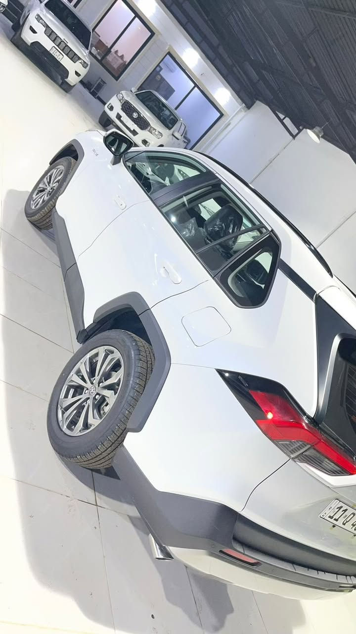 🔥🚗 فرصة للبيع – تويوتا راف فور 2025 🚗🔥
للبيع سيارة تويوتا راف فور موديل 2025 بحالة ممتازة وفول مواصفات، استعمال خفيف جداً.

المواصفات:
• اللون: أبيض
• الممشى: 24,000 كم فقط
• سقف بانوراما
• 5 كاميرات محيطية
• ويل كروم
• دخول وتشغيل ذكي (Smart Key)
• داخل جلد فاخر
• كراسي كهرباء
• تدفئة للمقاعد
• دلاك / تبريد للمقاعد

معلومات السيارة:
• استيراد خاص – تجميع الصين
• السيارة باسمي (مشروع وطني)
• الهزة بيها سنة كاملة
• التحويل فوري من الصبح

ملاحظات:
• شخوط خفيفة بالدعامية الأمامية من الجهة اليمنى فقط

📞 للاستفسار والاتصال:
***********
⚡ *سيارة نظيفة جداً ومواصفات كاملة
