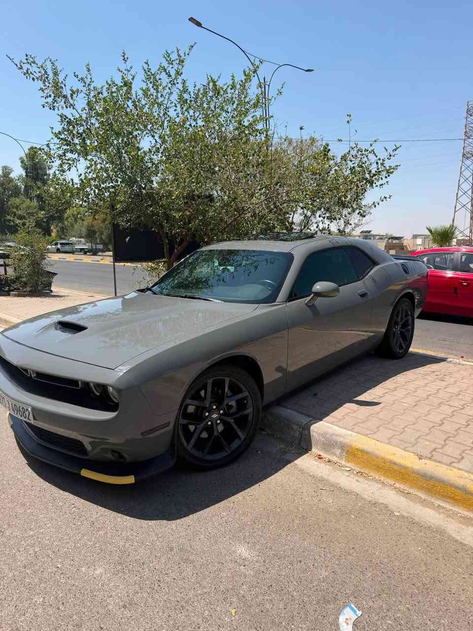 � للبيع دودج تشالنجر GT Plus فول مواصفات 

 🚨

📍 الموقع: كركوك
🎨 اللون: سمنتي (Grey)
🚗 الممشى: 33 ألف
🛠 الحادث: قطعتين صبغ فقط بدون دواخل

المواصفات:
✅ GT Plus فل كامل
✅ فتحة سقف (Sunroof)
✅ Super Track Pak
✅ رادار أمامي
✅ مثبت سرعة ذكي (Adaptive Cruise Control)
✅ نظام التحذير من الاصطدام مع الفرملة التلقائية
✅ المحافظة على المسار (Lane Assist)
✅ مراقبة النقطة العمياء (Blind Spot)
✅ حساسات أمامية وخلفية
✅ كاميرا خلفية
✅ تشغيل بصمة + ريموت ستارت
✅ شاشة Uconnect 8.4 إنش
✅ Apple CarPlay & Android Auto
✅ نظام صوت Alpine
✅ مقاعد كنتارا 
✅ تبريد وتدفئة للمقاعد الأمامية
✅ تدفئة المقود
✅ إضاءة داخلية محيطية
✅ جنوط 20 إنش أسود
✅ مرايا كهربائية مع تدفئة
✅ مكيف أوتوماتيك ثنائي التحكم
✅ بدلات تبديل سرعات على المقود (Paddle Shifters)
✅ محرك 3.6L V6 بقوة 303 حصان مع قير أوتوماتيك 8 سرعات

💯 السيارة نظيفة جداً، جاهزة للفحص، والفاحص هو الحكم.

📍 الموقع: كركوك 
للستفسار ***********
سعر 228بيها مجال

