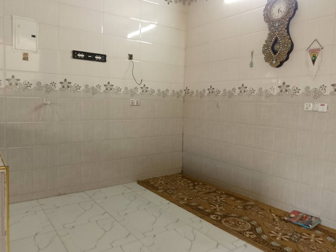 السلام عليكم بيت طابق او نص مساحته 125متر شارع خوله يم
الاسواق عبودي رقم الهاتف *********** السعر 115او بي مجال
