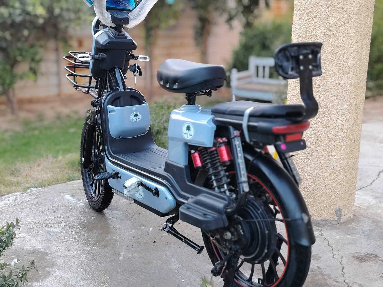 سلام عليكم دراجه حجم ٢٠ استخدام شهرين مكفوله بطاريات ٥ بلاتوث مثبت سرعه ٤ كير  ٢ بصمات و سويجات سعر ٤٠٠ بي مجال واتساب ***********
