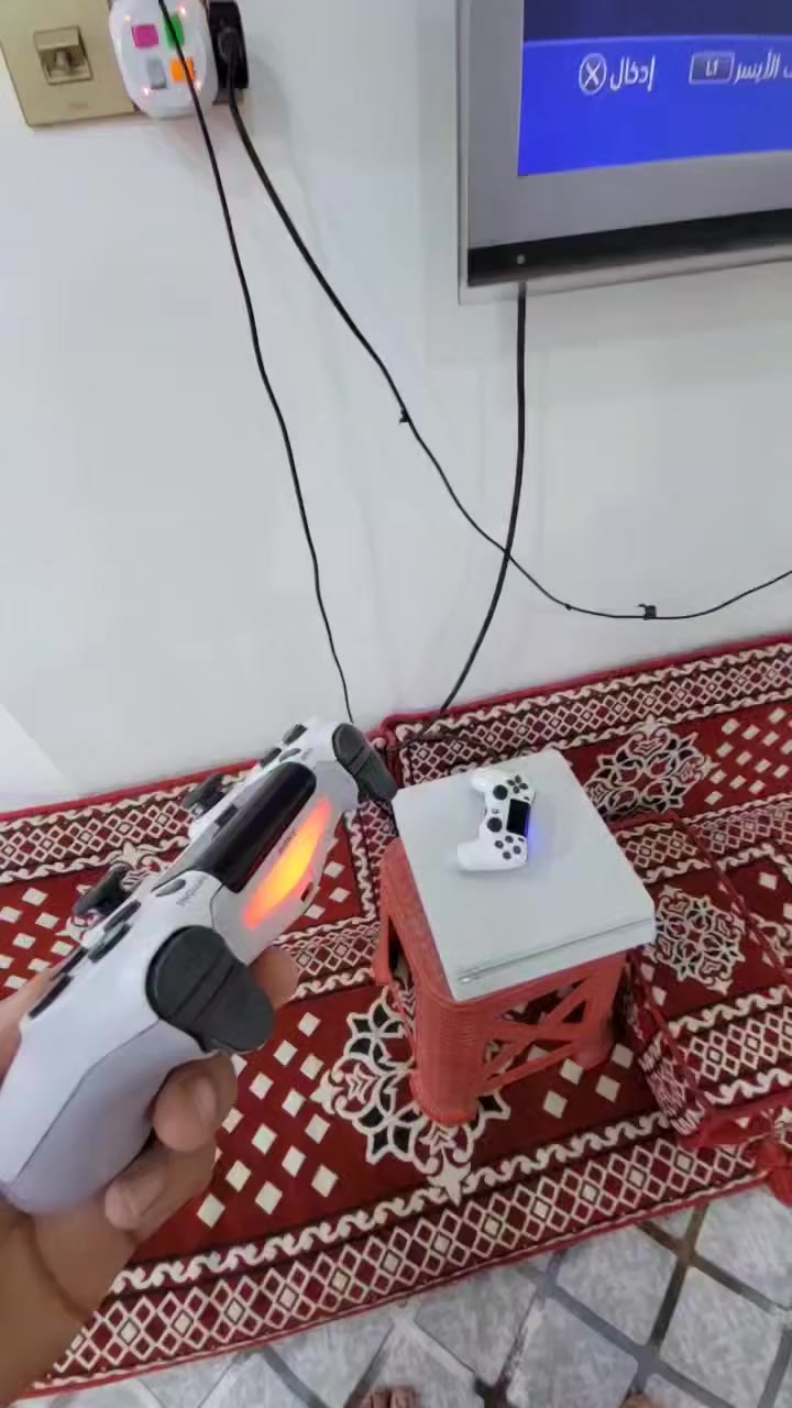 بلي فور مهكر سلم نضام 09 نضيف جديد جوستكات 2 مكان سعره 275 بي مجال قليل مكان ناصريه مركز ***********
