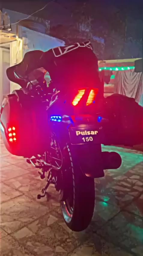 السلام عليكم بولسر نيون موديل ٢٢ محرك ١٥٠cc مدفوع الكمرك واوراق اصوليه مزوده بغراض جنط خلفيه ودبلات خلفيه غازيه وتاير عريض وبلوجكتر اصفر ناصي عالي ابيض  مكفول المحرك من الفتح الدراجه بعده جديده  المكان الحريه الدور السعر مليونين وبيه مجال للاستفسار
***********
