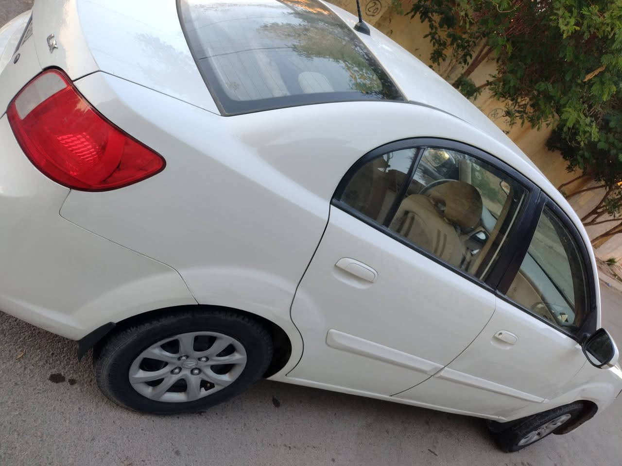 كيا ريو موديل 11 والمكينه 14اصلي الرقم اربيل
الهزة والسنوية الجديدة تحويل شرط باسمي 
مابيهاا اي صبغ فقط بيها  بعض ملاحظات البارد  بيها كابون 
للاستفسار للرقم ***********

