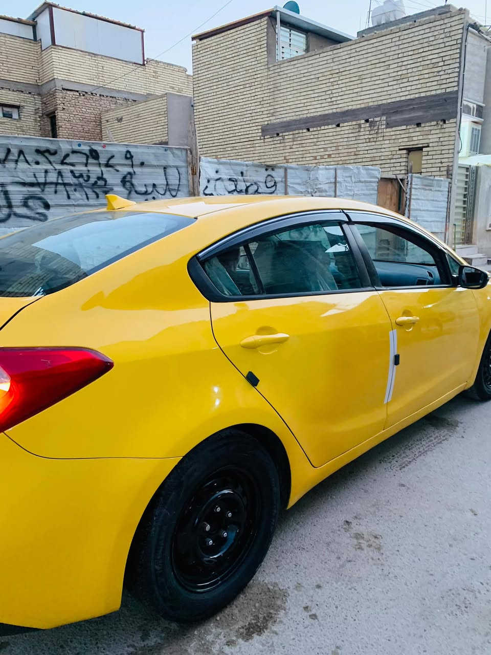 كيا فورتي موديل 2014 رقم بابل باسمي تحويل ثاني يوم مكينه كير تبريد مكفولات صدر امام قبل اسبوع شاده زوج بولبنرات امامي فيت بم وقاعده جديده صبغه جديده  فرن درجه اولى حادثها الجاملغ الايمن واصبعين من البنيد شرط الدواخل مكفولات سياره جاهزه  كبل لبشارع مكاني بغداد الغزالية *********** السعر 103 وبيها ومجال للشراي ومراوس حسب القناعه بدوج كرفان موديل 2005/2006/2007
