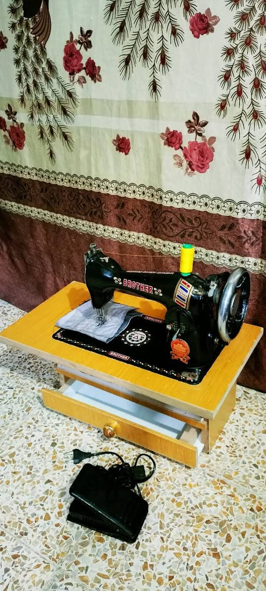 للبيع مكينه خياطه شغاله نضيفه حيل
***********)
***********
