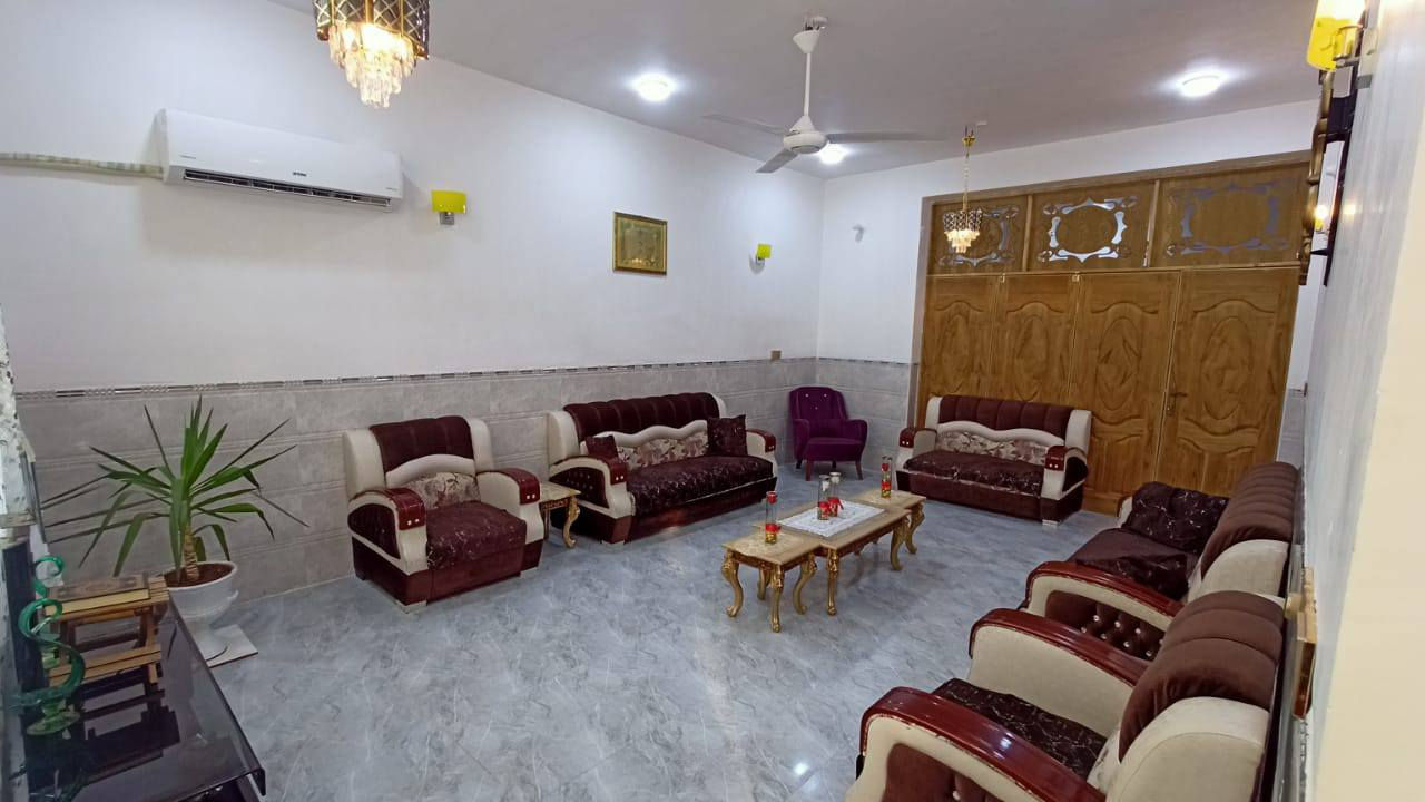بيت للبيع

📍 الموقع: حلة / قرب سيطرة الآثار

▪️ المساحة: 300 متر

يتكون من:
• استقبال
• مطبخ
• هول
• غرفتين

السعر: 75 مليون فقط

للاستفسار:
***********
أبو ليث
