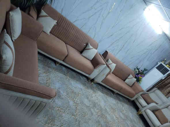 سلام عليكم تخم تركي عشرة مقاعد نظيف جدا ويا طبلة كبيرة وثنين صغار السعر 550الف وبي مجال  الاستفسار اتصال ***********
