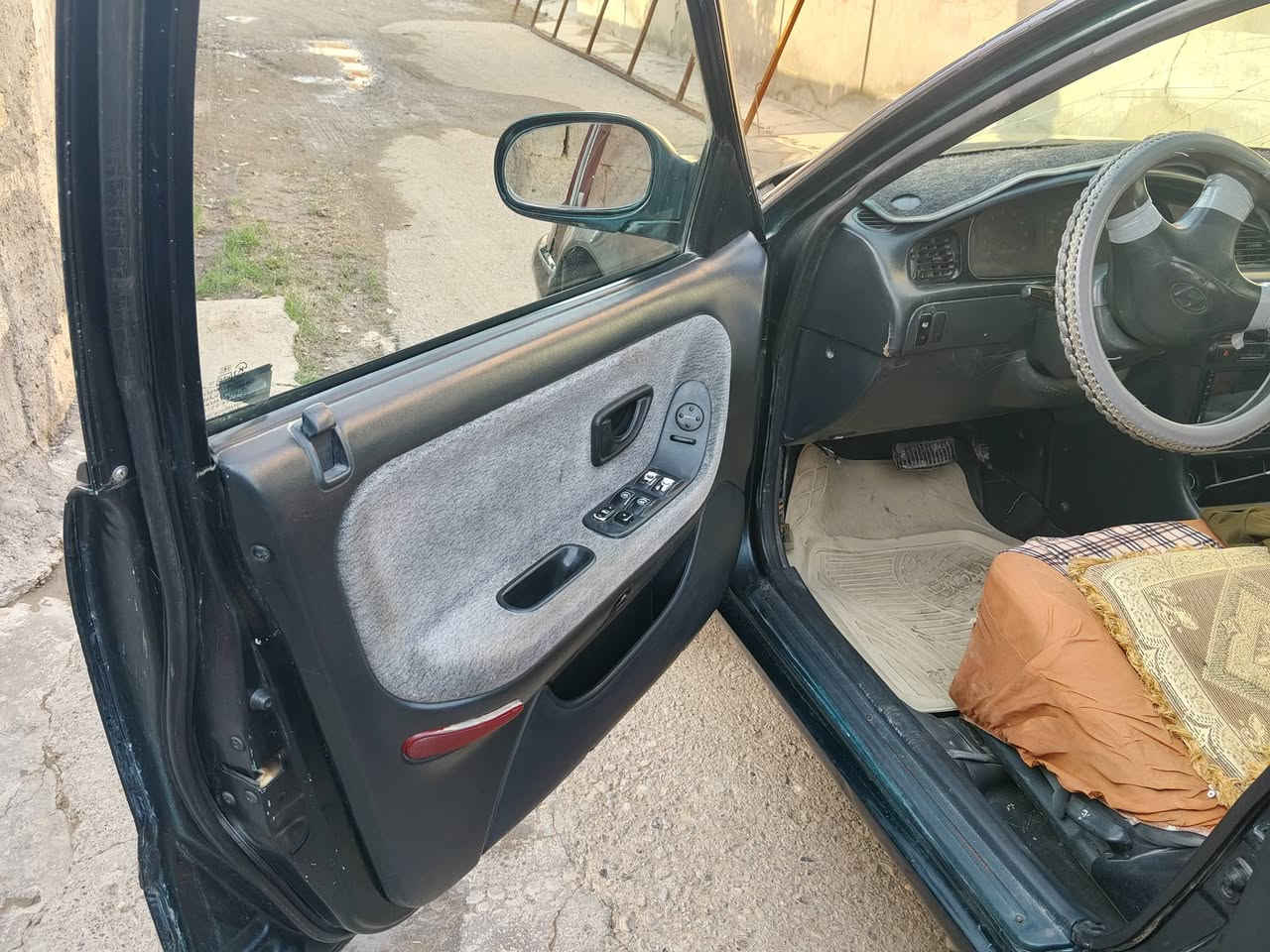 ياالله السلام عليكم ورحمه الله وبركاته 
سياره سوناتا تو موديل 93 سنويه جديده هزه جديده كير مكينه حاويه صدر امامي خلفي خير من الله كهربائيات كلهة شغاله نقصهة بس تبريد السعر 40 ورقه وبيهة مجال قليل للاستفسار على الرقم *********** مكاني ديالى دلعباس
