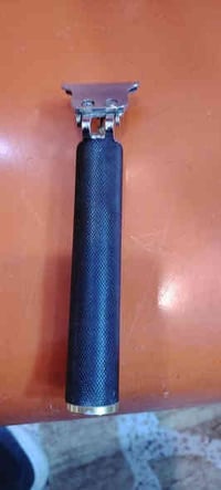 مكينة حلاقة ألماني • أمشاط ومقص • كربلاء سيف سعد