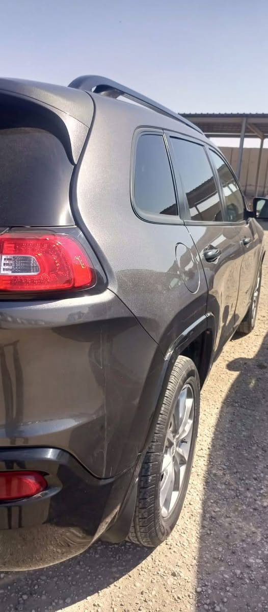 سلام عليكم جيب بزون موديل 18ذي قار حرة حادثهة بنيد ومدكر موضح بالفحص السعر 105حداية ضعيفة بس الصدر مكلف بالنشر راعيها 
***********
