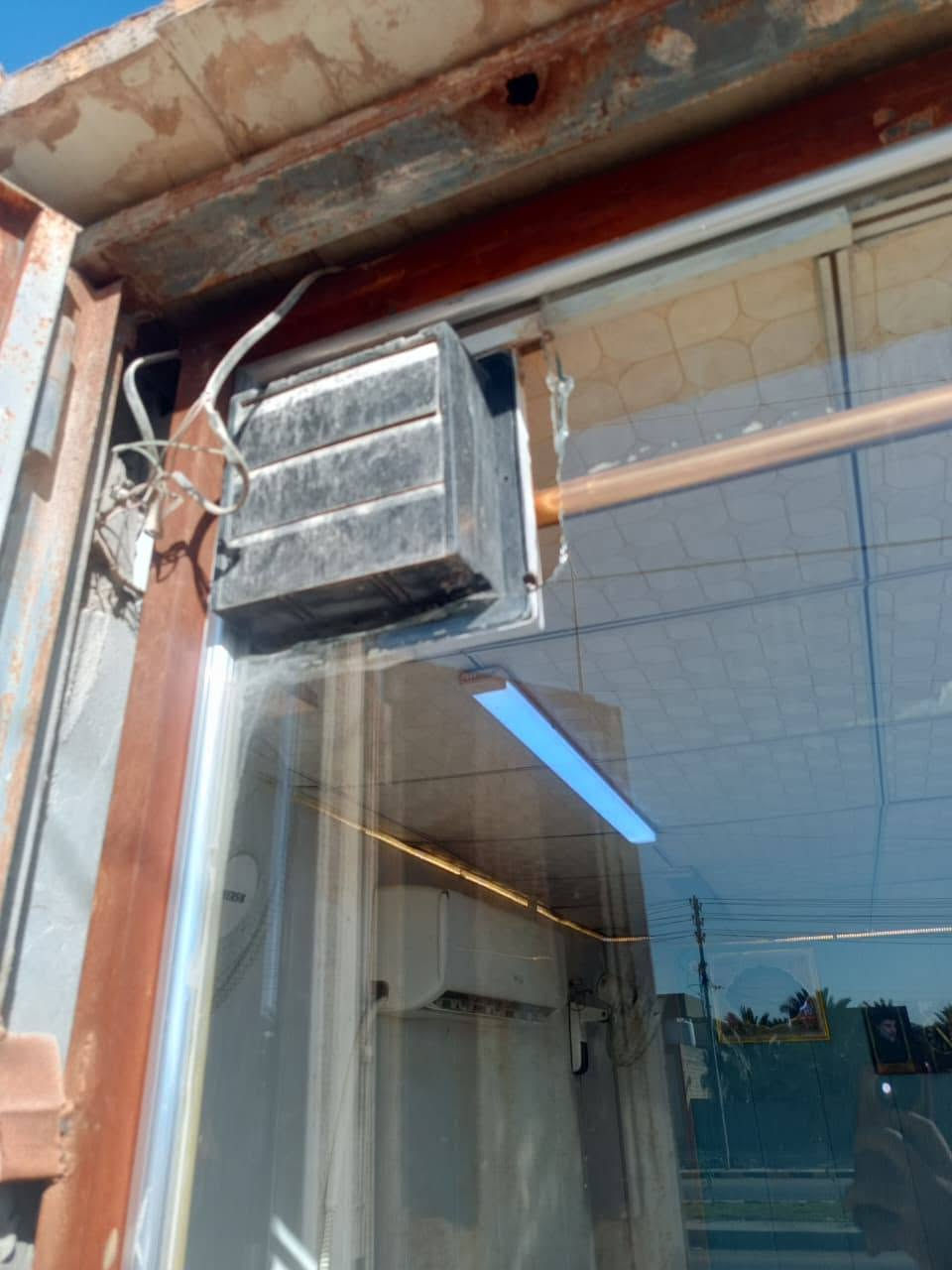 السلام عليكم
جام خانه للبيع جديده ونضيفه وبيها فتحت تهويه
العنوان نهايه شارع المطار الجديد 
سعر 550 وقابل للتفاوض
أي استفسار مراسله خاص
او الاتصال على الرقم 
***********
