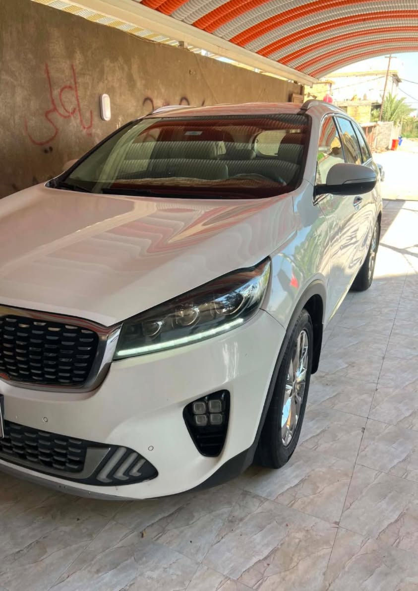 سورنتو خليجي 18
بصمة 
حساسات 
كامرة خليفية 
محرك 6 سلندر 
تبريد ثلج 
اشاير يالمري 
7 راكب 
اضائه ترحيب 
لد حساس 
كشن كهرباء 
نضافه فووول 
بيها شخط شبر 
ومبدل واشر قبق ولفات مال المحرك 
للعلم تاخذ سونار وين ما يعجبك 
ماشية 112
سعرها 215
مكانها طوريج 
***********
