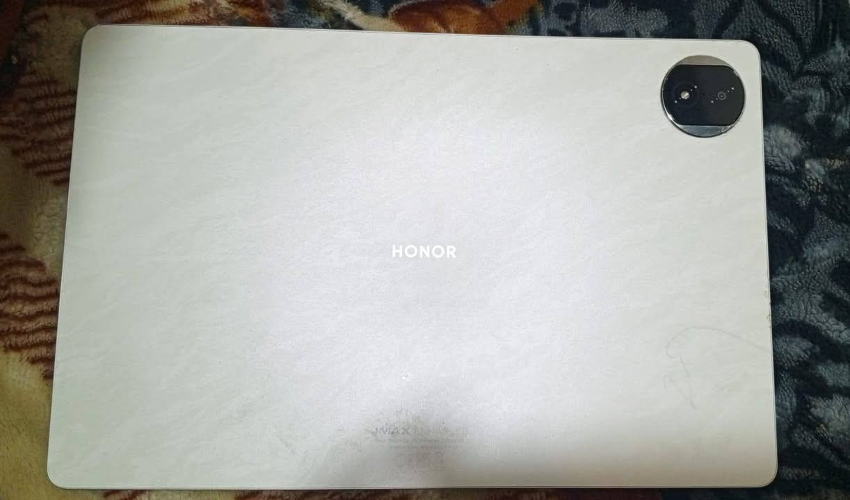 سلام عليكم جهاز  magic pad 2  مع قلم وكيبورت سعر 650الف العنوان البصره كرمه علي لتواصل ***********
